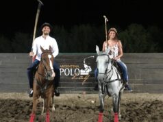Polo bajo las estrellas