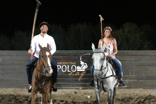 Polo bajo las estrellas